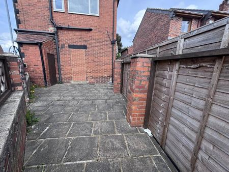 1 bedroom in a house share to rent - Photo 5