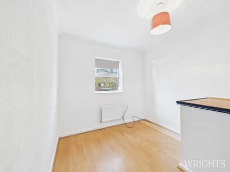3 bedroom Mid Terraced House - Peartree Lane, Welwyn Garden City - Photo 5