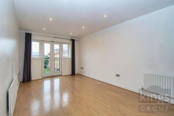 Foundry Gate, Waltham Cross, EN8 - Photo 1