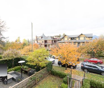 1824 Charles Street, Vancouver - Photo 1