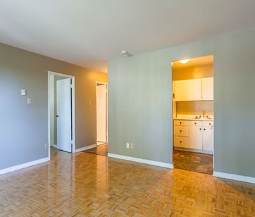 1322 McWatters Road, Briar Green - Leslie Park, Ottawa, ON - Photo 2