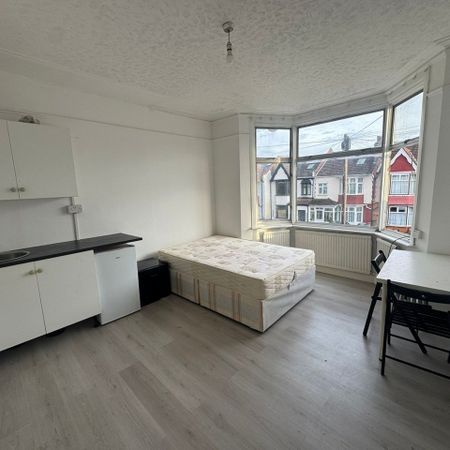 Studio Flat, Jesmond Avenue, HA9 - Photo 3