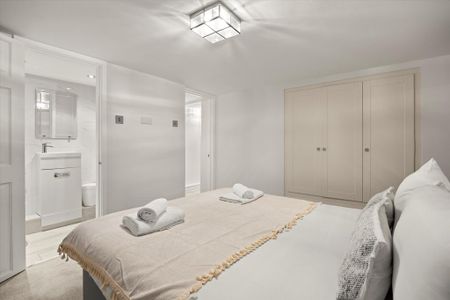 5 bedroom end of terrace house to rent - Photo 3