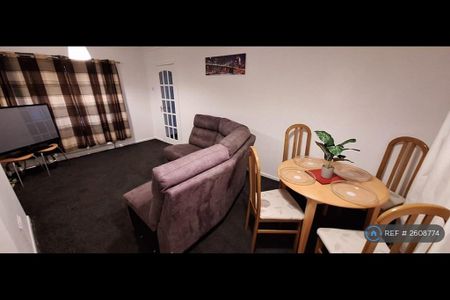 3 bedroom semi-detached house to rent - Photo 3