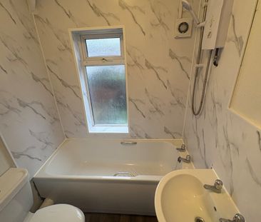 2 bedroom semi-detached house to rent - Photo 6