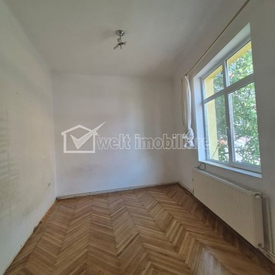 Apartament 3 camere semidecomandate, Centru, terasa, curte - Photo 1