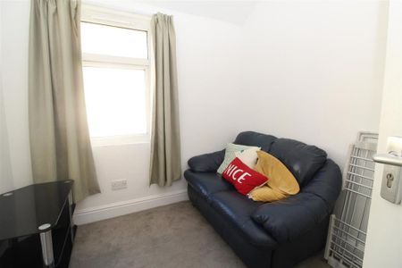 4 bedroom house to rent - Photo 2