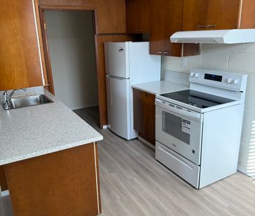 1 BDRM/1 BATH - 2315 7TH ST E - Available NOV 1 - Photo 5
