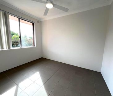 NEAT 2 BED 1 BATHROOM UNIT - Photo 2