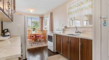 3br,fourth room House with plenty of onsiteparking - Photo 3