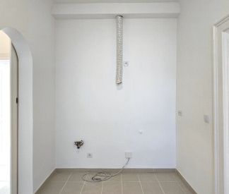 UNBEFRISTETE HELLE ALTBAUWOHNUNG IN DER GUDRUNSTRASSE - Photo 4