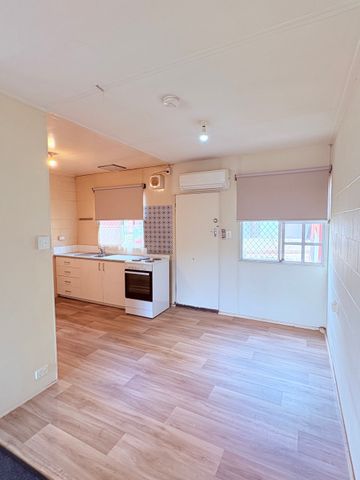 Two-storey, two-bedroom unit - Photo 5