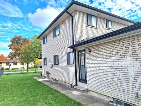 For Lease - 783 Bloor Street, Mississauga, Ontario - Photo 2