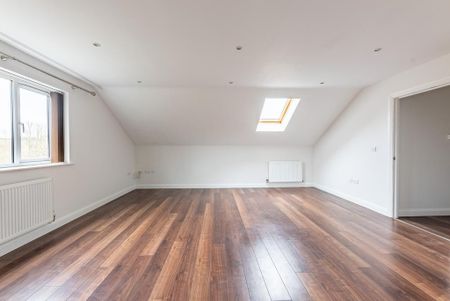 2 bedroom penthouse to rent - Photo 2