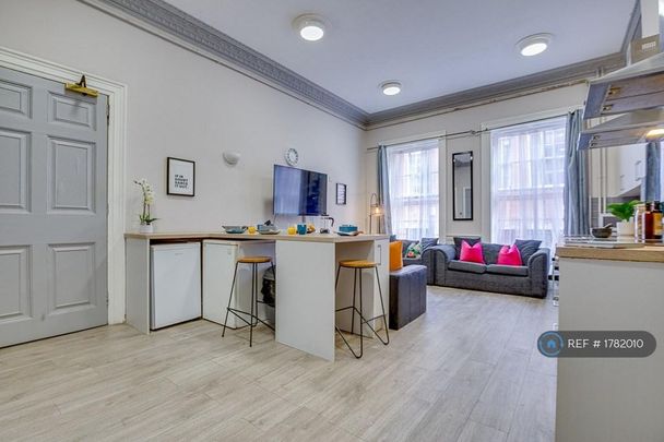 1 bedroom in a house share to rent - Photo 1