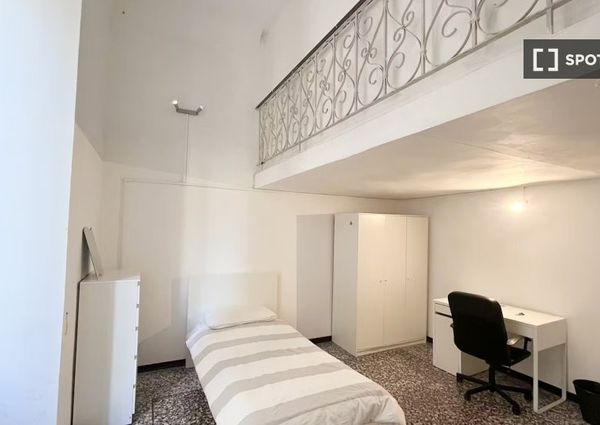 genoa, Liguria 16124