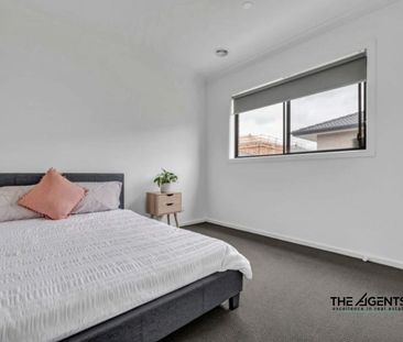 FOR LEASE: Modern & Stylish Family Home - Photo 5