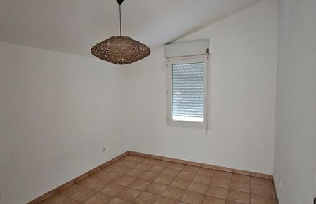 Location Appartement 4 pièces 92m² ST PAUL 97434 - Photo 4