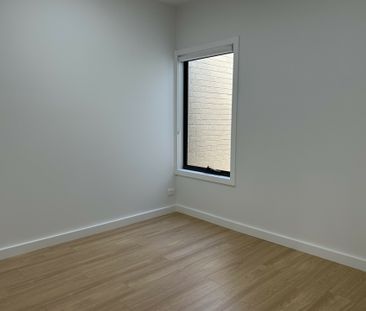 5 Taro Walk, Rockbank VIC, Belconnen - Photo 2