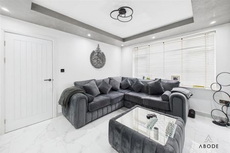 3 bedroom detached house to rent - Photo 4
