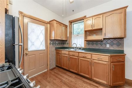 For Lease - 252 Beechwood Avenue, Hamilton, Ontario - Photo 5