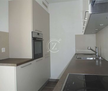 Elegante attico di 3.5 locali con vista panoramica e piscina condomini - Photo 5