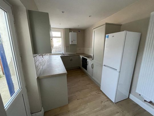 3 bedroom private hall to rent - Photo 1