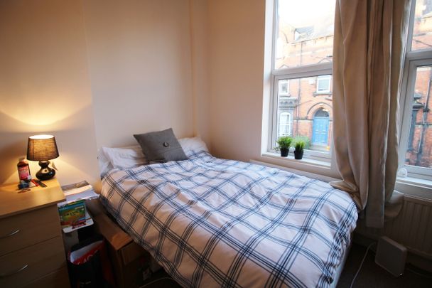 8 Bed - 26 Regent Park Terrace, Hyde Park, Leeds - LS6 2AX - Student - Photo 1