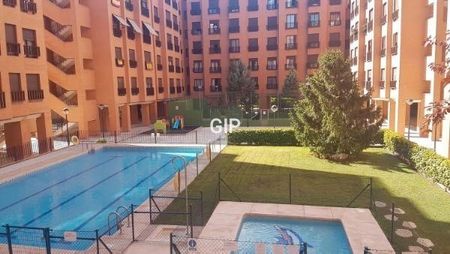 Apartamento de alquiler en Calle de Belfast, 13, Rejas - Photo 2