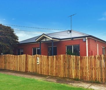 TWO BEDROOM HOME CLOSE TO SHOPS - Photo 1