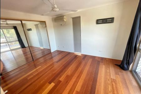 Spacious Family Home in Daisy Hill. - Photo 3