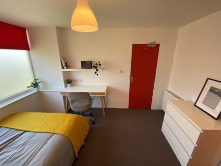 1 bedroom in a house share to rent - Photo 4