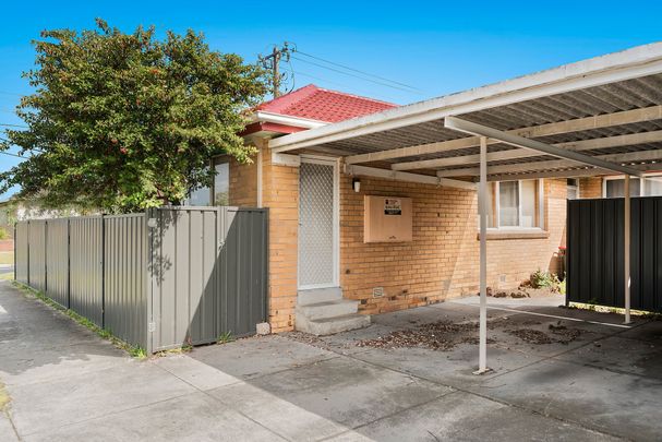 1/16 Albenca Street, Mentone - Photo 1