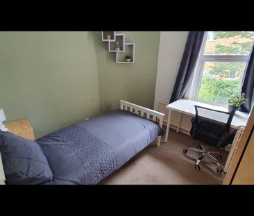 Room in a Shared House, Brading Road, BN2 - Photo 2