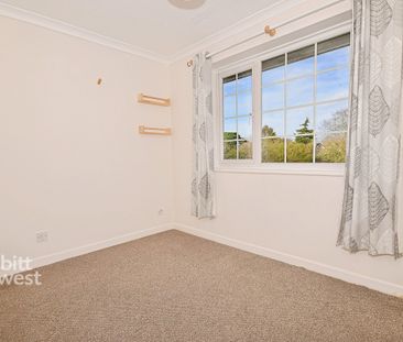 4 bedroom detached house to rent - Photo 2