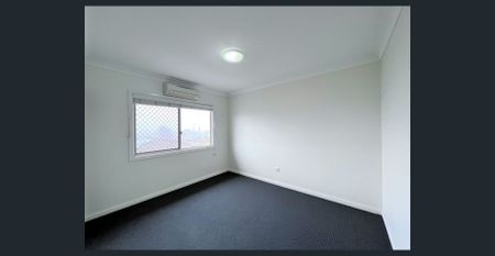 Stylish 3-Bedroom Executive Townhouse in Prime Location - Photo 3