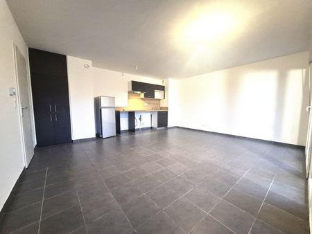 Location Appartement 3 pièces 65m² MARQUETTE LEZ LILLE 59520 - Photo 2