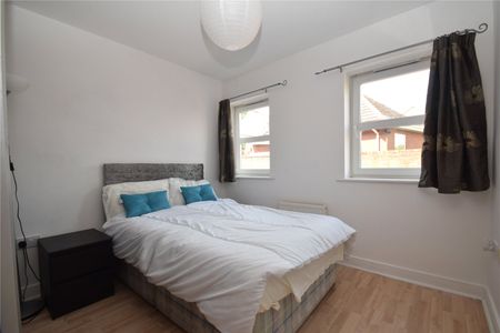 1 bed apartment to rent in Gatcombe Court, Back Princess Royal Terrace, YO11 - Photo 4