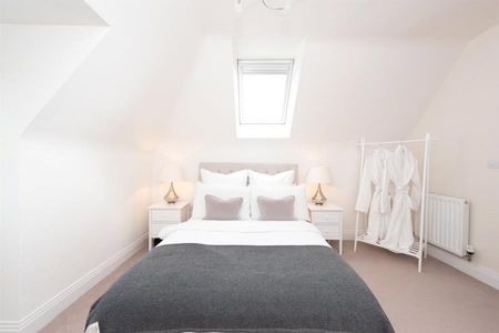 4 bedroom semi-detached house to rent - Photo 3