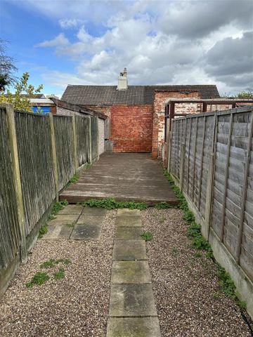 2 bedroom terraced house to rent - Photo 2