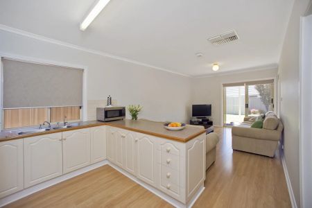 Professional & Straightforward - Photo 5