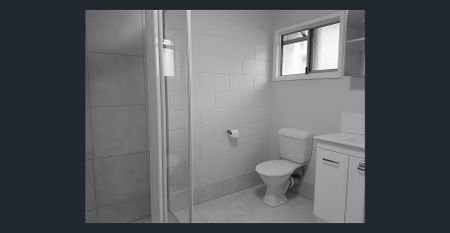 Low maintenance 1 Bedroom Unit with Remote Garage and close to shops - Photo 3