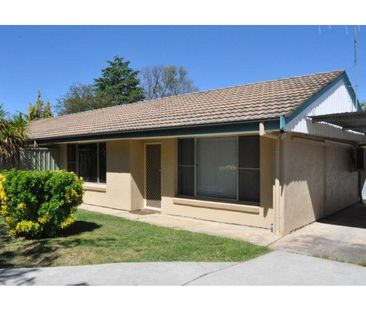 Neat & Modern Living in Upper Piper Street! - Photo 6