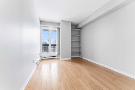 Spacious Two-Bedroom Condo for Rent Near Rideau River - Photo 5