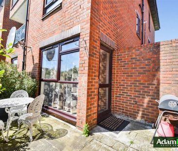 3 bedroom apartment to rent - Photo 2