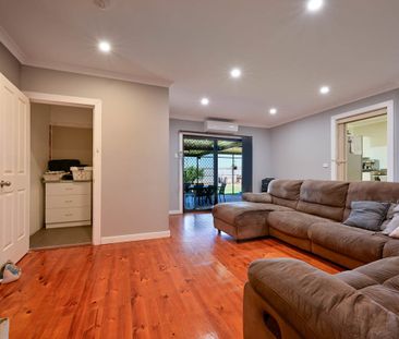 SPACIOUS FAMILY HOME - Photo 2