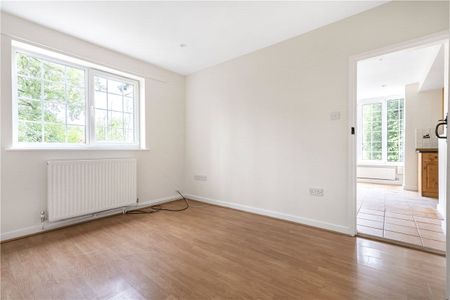 A substantial detached 7 bedroom cottage situated within the Village of Over Tabley - Photo 2