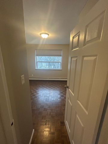 Riverview Apartments - PARKING SPACE , HEAT & WATER INCLUDED - Photo 4