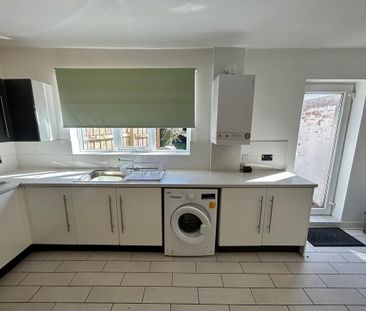 3 bedroom semi-detached house to rent - Photo 4