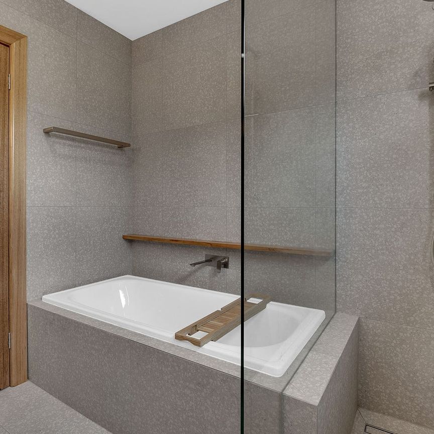 Modern 2-bedroom unit in prime Balwyn location - Photo 1